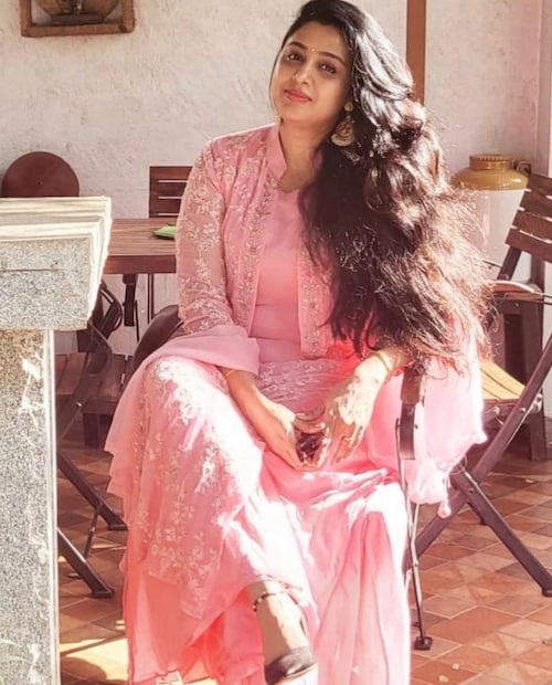  ആദ്യ ചിത്രത്തിൽ അഭിനയിക്കുമ്പോൾ ഇരുപത് വയസ്സായിരുന്ന സംയുക്തയ്ക്ക് ഇന്ന് 44 വയസ്സ് തികയുകയാണ്. എന്നാൽ, പണ്ടത്തേതിനേക്കാൾ ചെറുപ്പവും ഊർജവുമുള്ള സംയുക്തയെയാണ് ഇന്ന്. കൂടുതൽ സുന്ദരിയുമായി.
