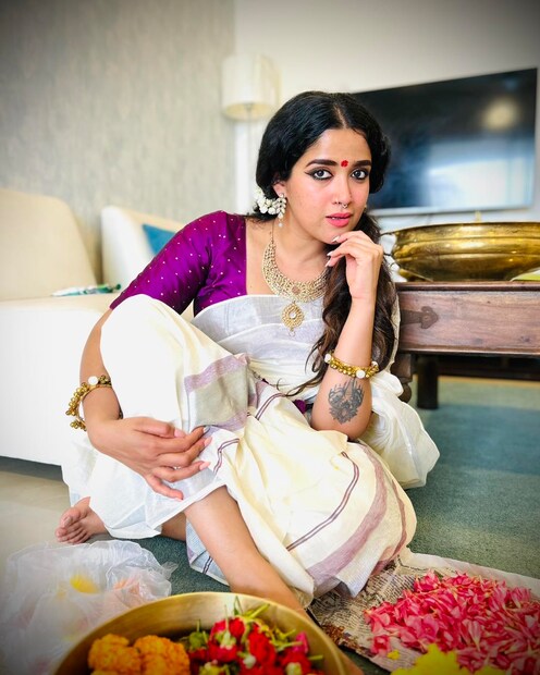  നിരവധി പേര്‍ ഫോണിലൂടെയും മെസേജുകളിലൂടെയും തന്‍റെ സുഖവിവരം അന്വേഷിച്ചെത്തി. ഒട്ടും പ്രതീക്ഷിക്കാത്തവര്‍ പോലും വിളിച്ചു സംസാരിച്ചു. ഇപ്പോള്‍ വലിയ ആശ്വാസം തോന്നുന്നുവെന്നും അഭിരാമി പറഞ്ഞു. 