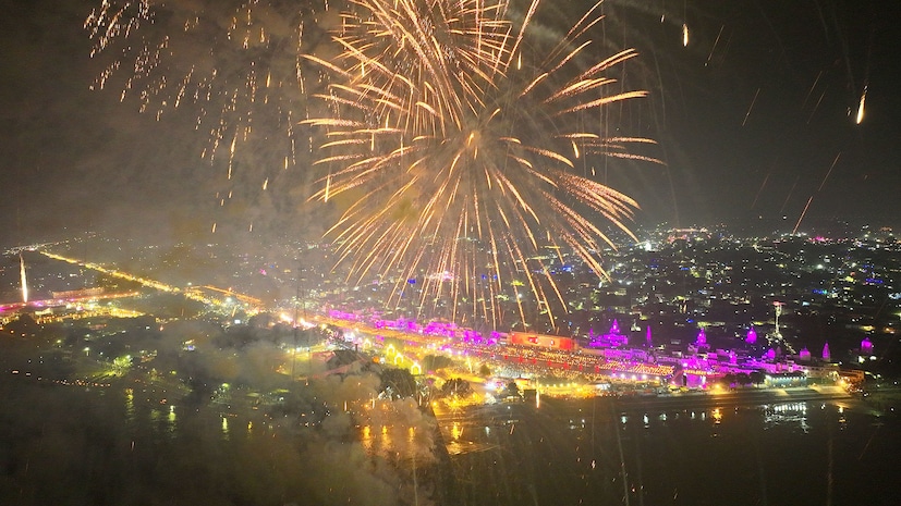 ഉത്തരേന്ത്യയിലെയും ദക്ഷിണേന്ത്യയിലെയും ചലച്ചിത്ര താരങ്ങൾക്ക് ക്ഷണമുണ്ട്. ബോളിവുഡിലെ അമിതാഭ് ബച്ചൻ മുതൽ തലൈവർ രജനികാന്ത് വരെ പട്ടികയിലുണ്ട്. കേരളത്തിലേക്കെത്തുമ്പോൾ ഇവിടെയും ക്ഷണിക്കപ്പെട്ടയാളുണ്ട് (തുടർന്ന് വായിക്കുക)