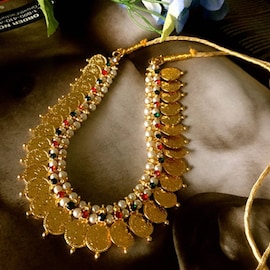 Gold price | വില കൂടുന്നു; ഭാവിയിൽ കൂടുതൽ ലാഭം കിട്ടാൻ സ്വർണാഭരണം എങ്ങനെ വാങ്ങണം? Gold price | വില കൂടുന്നു; ഭാവിയിൽ കൂടുതൽ ലാഭം കിട്ടാൻ സ്വർണാഭരണം എങ്ങനെ വാങ്ങണം?