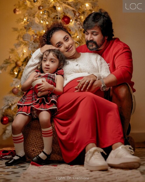  രണ്ടാമത്തെ കണ്മണിക്കായുള്ള കാത്തിരിപ്പിലാണ് പേളിയും കുടുംബവും. ഇതിന്റെ വിശേഷങ്ങള്‍ താരം പങ്കുവയ്ക്കാറുണ്ട്