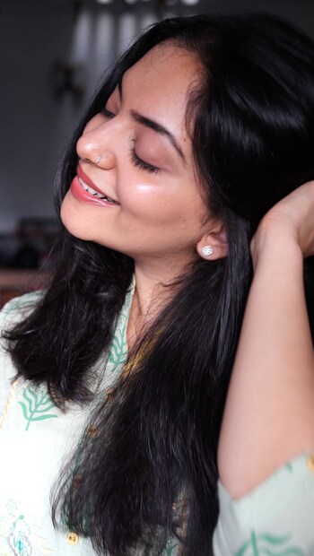 സ്കൂളിൽ പഠിക്കുമ്പോൾ, കന്നഡ വച്ച് തുടങ്ങിയ അഹാന കൃഷ്ണ, അധികം വൈകാതെ കോൺടാക്ട് ലെൻസിലേക്ക് മാറി. ഇത് രണ്ടും വച്ചാൽ പിന്നെ അതിന്റെ ആശ്രയിച്ചാകും പിന്നീടുള്ള പോക്ക് എന്ന് അഹാന പറയുന്നു. അതിന്റെ ഫലമായി തനിക്ക് ഒരിക്കലും മറക്കാൻ സാധിക്കാത്ത ഒരു സംഭവവും അഹാന വിവരിക്കുന്നു 
