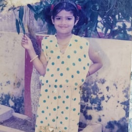 ഇന്ന് മകൾക്ക് ഇതേ മുഖഛായ; കുട്ടിക്കാലത്തേക്ക് മടങ്ങാൻ കൊതിക്കുന്ന താരത്തിന്റെ നൊസ്റ്റാൾജിയ ഇന്ന് മകൾക്ക് ഇതേ മുഖഛായ; കുട്ടിക്കാലത്തേക്ക് മടങ്ങാൻ കൊതിക്കുന്ന താരത്തിന്റെ നൊസ്റ്റാൾജിയ