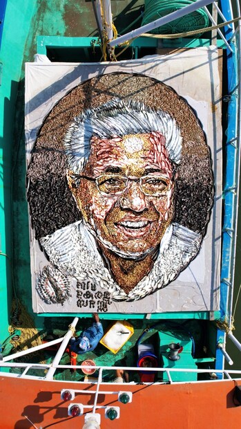 കടല്, കായല് മത്സ്യങ്ങള് ഉപയോഗിച്ച് മുഖ്യമന്ത്രി പിണറായി വിജയന്റെ ചിത്രം നിർമ്മിച്ച് ഡാവിഞ്ചി സുരേഷ്. 300 കിലോയിലധികം മീനുകൾ ഉപയോഗിച്ചാണ് ചിത്രം നിർമ്മിച്ചത്. കടല്, കായല് മത്സ്യങ്ങള് ഉപയോഗിച്ച് മുഖ്യമന്ത്രി പിണറായി വിജയന്റെ ചിത്രം നിർമ്മിച്ച് ഡാവിഞ്ചി സുരേഷ്. 300 കിലോയിലധികം മീനുകൾ ഉപയോഗിച്ചാണ് ചിത്രം നിർമ്മിച്ചത്.