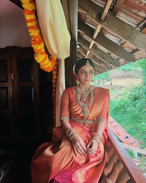  എന്നാൽ യഥാർത്ഥത്തിൽ വാമിഖ പറഞ്ഞത് വാസ്തവമാണ്. പക്ഷേ, പറഞ്ഞത് 2015 ൽ രാജമൗലി സംവിധാനം ചെയ്ത് പുറത്തിറങ്ങിയ ഇന്ത്യൻ സിനിമാ ചരിത്രത്തിലെ ഇതിഹാസമായ ബാഹുബലിയെ കുറിച്ചല്ലെന്ന് മാത്രം.