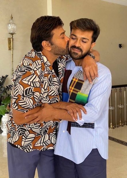  രാം ചരണിന്റെ പിതാവ് കൂടിയായ ചിരഞ്ജീവിയുടെ ആസ്തി 1650 കോടിയാണ്. മകൻ രാം ചരണാണ് പട്ടികയിൽ നാലാമൻ. 1370 കോടിയാണ് രാം ചരണിന്റെ ആസ്തി.