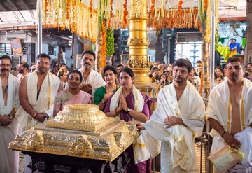 കർണാടക വനിതാക്ഷേമ മന്ത്രി ഗുരുവായൂരിൽ: താമരപ്പൂകൊണ്ട് തുലാഭാരവും ഗോദാനവും നടത്തി