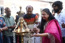 എൽ. ജഗദമ്മയും ശിവേട്ടനും വിളക്ക് കൊളുത്തി; ഉർവശിയുടെ 'എൽ. ജഗദമ്മ എഴാംക്ലാസ് ബി സ്റ്റേറ്റ് ഫസ്റ്റ്' സിനിമയ്ക്ക്...
