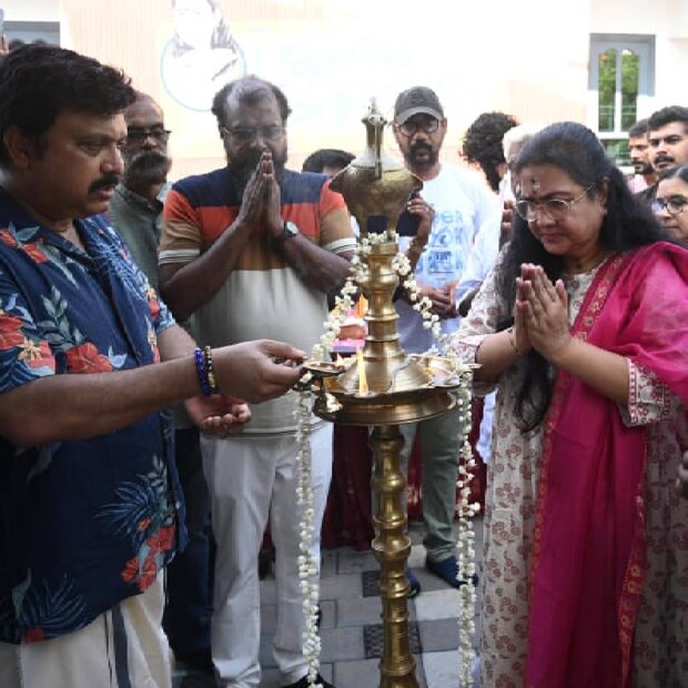 സിനിമയുടെ പേരിലെ കൗതുകവും ഉർവശിയുടെ കഥാപാത്രവും തന്നെയാണ് ചിത്രത്തിന്റെ പ്രധാന ആകർഷണ ഘടകം. അതുകൊണ്ടു തന്നെ കഥയുടെ വിശദാംശങ്ങളിലേക്ക് ഇപ്പോൾ കടക്കുന്നില്ല. സ്ത്രീ കഥാപാത്രങ്ങൾക്ക് ഏറേ പ്രാധാന്യം നൽകി അവരുടെ ജീവിതത്തിന്റെ നേർക്കാഴ്ചകൾ അവതരിപ്പിക്കുന്ന ഒരു സ്ത്രീപക്ഷ സിനിമയാണ് 'എൽ ജഗദ്മ്മ ഏഴാം ക്ലാസ്സ് ബി സ്റ്റേറ്റ് ഫസ്റ്റ്'