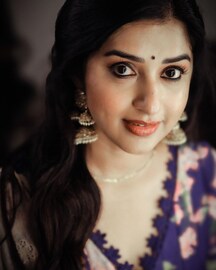 സെലിബ്രിറ്റികളുടെ കമന്റ് മാത്രമേ കാണുകയുള്ളൂ അല്ലേ? ആരാധകന്‍റെ ചോദ്യത്തിന് മറുപടിയുമായി മീരാ ജാസ്മിന്‍