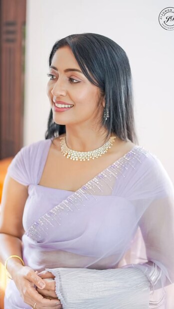  സിനിമയിലേക്കുള്ള വഴി എളുപ്പം തുറക്കുമെന്നതിനാലാണ് പ്രതിഭാ-തിലക പട്ടത്തിനായുള്ള മത്സരത്തിന് വാശി കൂടിയത്. തൊടുപുഴ കലോത്സവത്തിൽ കലാതിലക പട്ടത്തിനായി നേർക്കുനേർ പോരാടിയത് പിൽക്കാലത്ത് സിനിമയിൽ താരമായ രണ്ടു കലാകാരികളായിരുന്നു. ഒന്ന് നവ്യാ നായരും രണ്ട് അമ്പിളി ദേവിയും.