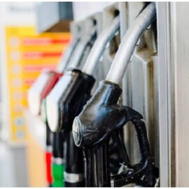 Petrol price | ഒന്ന് കണ്ണടച്ചു തുറന്നപ്പോൾ പെട്രോൾ വില കൂടിയത് 7.54 രൂപ; രാജ്യം ഏറ്റവും വലിയ വിലവർദ്ധന നേരിട്ടപ്പോൾ