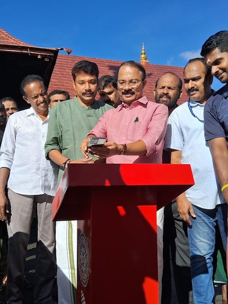  മല ചവിട്ടാതെയും അയ്യപ്പസ്വാമിക്ക് കാണിക്ക അർപ്പിക്കാനുള്ള സംവിധാനം തിരുവിതാംകൂർ ദേവസം ബോർഡ് അവതരിപ്പിച്ചിരുന്നു