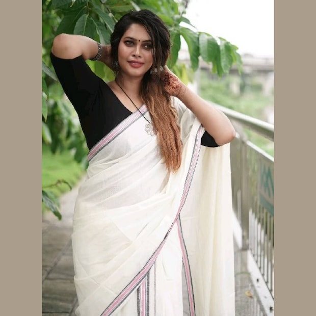 പ്രൊഡക്ഷൻ ഫുഡ് പോലും കഴിക്കാതെ വീട്ടിൽ തയാറാക്കിയ ഭകഷണം മാത്രമാണ് അവർ തനിക്ക് നൽകിയിരുന്നത് എന്ന് സജ്‌ന. ഒരു പരിപാടിക്കിടെ ദമ്പതികൾ തന്നെ കാണാൻ വരും എന്ന് പറഞ്ഞിരുന്നു. വന്നപ്പോൾ അയാൾ മാത്രമാണുണ്ടായിരുനന്ത്‌. അൽപ്പം മദ്യപിച്ചിട്ടുമുണ്ടായിരുന്നു 