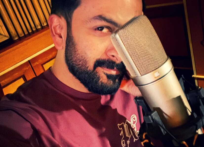  ചിത്രത്തിൽ വരദരാജ മന്നാർ എന്ന കഥാപാത്രത്തെയാണ് പൃഥ്വിരാജ് അവതരിപ്പിക്കുന്നത്. ദേവ എന്ന കഥാപാത്രത്തെയാണ് പ്രഭാസ് അവതരിപ്പിക്കുന്നത്. രണ്ട് സുഹൃത്തുക്കളുടെ കഥയാണ് സലാർ പറയുന്നത് എന്നാണ് പുറത്തു വന്ന ട്രെയിലറുകളിൽ നിന്നും മനസ്സിലാകുന്നത്.