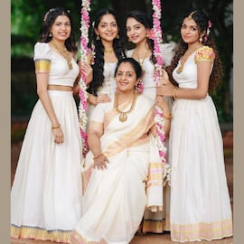 സുബ്ബലക്ഷ്മി അമ്മയുടെ കൊച്ചുമകളായി അഭിനയിക്കാൻ ഭാഗ്യം കിട്ടിയ മകൾ; ഓർമ്മചിത്രവുമായി സിന്ധു കൃഷ്ണ സുബ്ബലക്ഷ്മി അമ്മയുടെ കൊച്ചുമകളായി അഭിനയിക്കാൻ ഭാഗ്യം കിട്ടിയ മകൾ; ഓർമ്മചിത്രവുമായി സിന്ധു കൃഷ്ണ