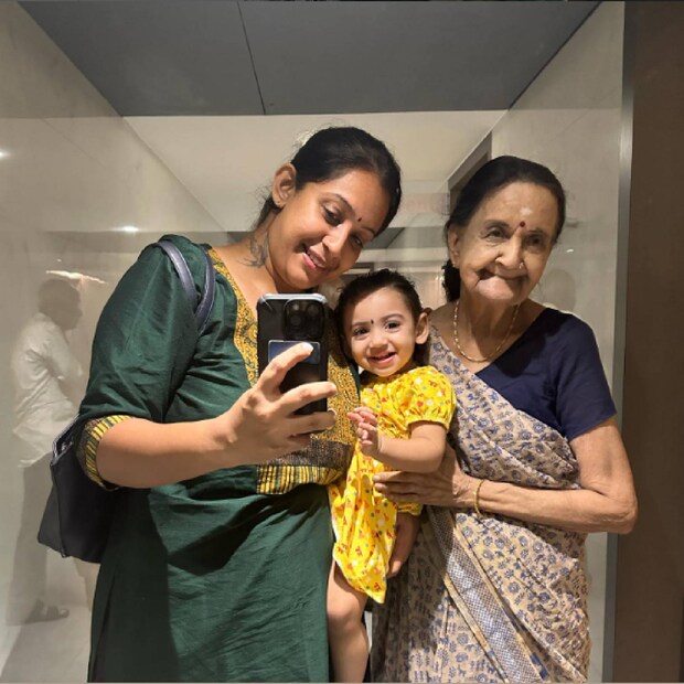 മലയാളം, തമിഴ് സിനിമകളിൽ തന്റെ നിറസാന്നിധ്യം അറിയിച്ച ഈ മുത്തശ്ശി ഒരു ഗായികയാണെങ്കിലും, കൂടുതൽ അറിയപ്പെട്ടത് ക്യാമറയ്ക്ക് മുന്നിലൂടെയാണ്. മുതുമുത്തശ്ശിയുടെ കൈകളിൽ ഇരുന്നു ലാളനകൾ ഏറ്റുവാങ്ങാൻ സുധാപ്പൂ എന്ന് വിളിക്കുന്ന സുദർശനയ്ക്ക് അവസരം ലഭിച്ചു 