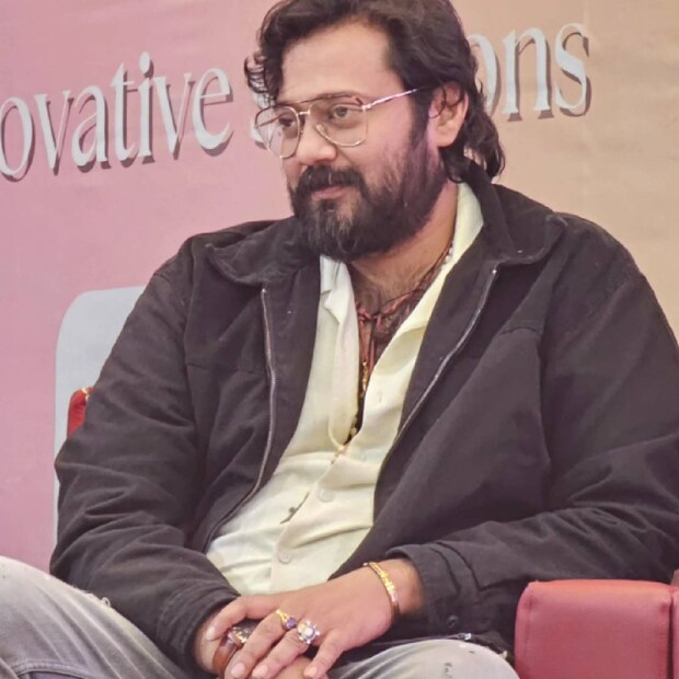 കോകിലയുടെ കൂടെയുള്ള ദൃശ്യങ്ങൾ ബാലയുടെ ഇൻസ്റ്റഗ്രാം ഫേസ്ബുക്ക് പേജുകളിൽ കാണാൻ സാധിക്കും. എലിസബത്തിനെ കൂടെ കൂട്ടത്തിലെ അമർഷം പലരുടെയും കമന്റിൽ കാണാം. ബാലയുടെ ഡയലോഗ് ആയ 'ദിസ് ഈസ് റാങ്' പോലും ചിലർ കമന്റ് ആയി ഇട്ടിട്ടുണ്ട് 
