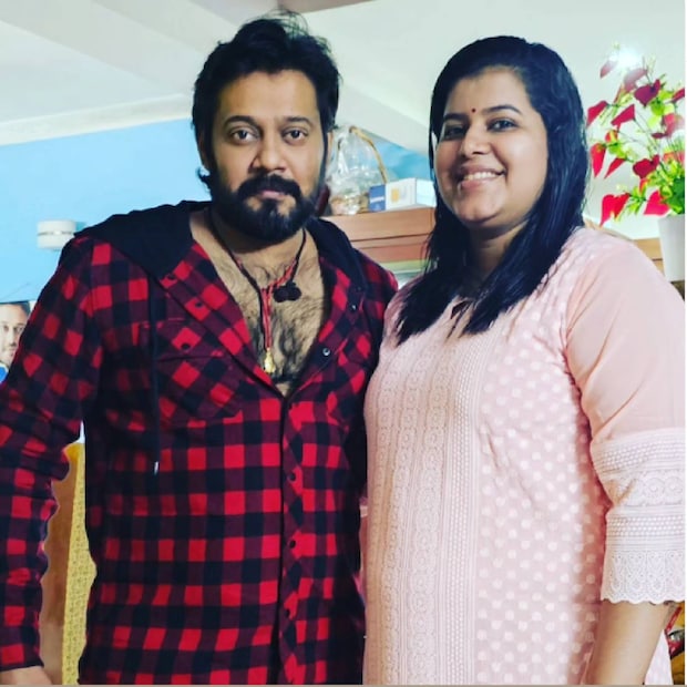 അടുത്തിടെ എലിസബത്തിന്റെ പേജിൽ തുടരണോ, വേണ്ടയോ എന്ന നിലയിൽ നിഗൂഢത നിറഞ്ഞ പോസ്റ്റ് വന്നിരുന്നു. എലിസബത്ത് എന്താണ് ഉദ്ദേശിച്ചത് എന്ന് പലരും ആശങ്കപ്പെട്ടിരുന്നു 