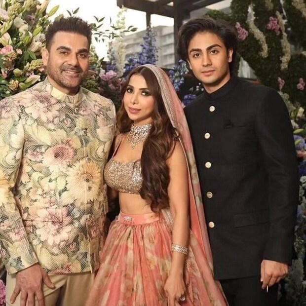 ഇവർ എപ്പോൾ പ്രണയത്തിലായി, എങ്ങനെ പ്രണയം തുടങ്ങി എന്നെല്ലാം ചിന്തിക്കുന്നവർക്കുള്ള മറുപടി കൂടിയുണ്ട് ഇവിടെ. അർബാസിന്റെ പത്നി ഷൂറാ ഖാനാണ് ആ മറുപടി നൽകിയത്. അവരുടെ ഇൻസ്റ്റഗ്രാം പോസ്റ്റിലൂടെയാണ് അക്കാര്യം ഷൂറാ ഖാൻ വെളിപ്പെടുത്തിയത് 