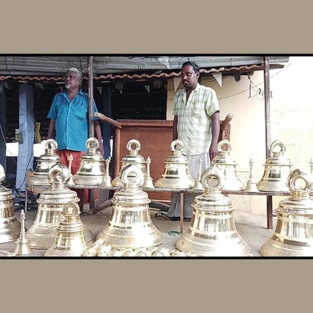 അയോധ്യയിലെ രാമ ക്ഷേത്രം വിശ്വാസികൾക്കായി തുറന്നു കൊടുക്കാനിരിക്കെ ക്ഷേത്രത്തിലെ നിർമ്മാണ പ്രവർത്തനങ്ങൾ അതിന്റെ അവസാന ഘട്ടത്തിലാണ്. ക്ഷേത്ര നടകളിലേക്ക് ആവശ്യമായ മണികൾ തമിഴ്‌നാട്ടിലെ നാമക്കലിലാണ് നിർമ്മിക്കുന്നത്. നാമക്കലിലെ ശ്രീ ആണ്ഡാൾ മോൾഡിങ് വർക്കിലാണ് കഴിഞ്ഞ ഒരു മാസമായി മണികളുടെ നിർമ്മാണം നടക്കുന്നത്