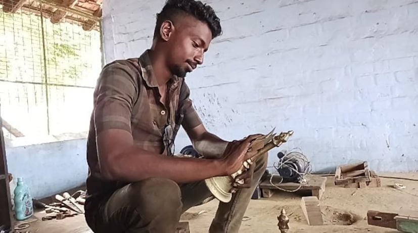 &quot;ഞങ്ങൾ തമിഴ്‌നാട്ടിൽ മാത്രമല്ല മണികൾ നിർമ്മിച്ച് അയയ്ക്കുന്നത്. ഇന്ത്യയിലുടനീളവും ഇന്ത്യയ്ക്ക് പുറത്ത് മലേഷ്യ, സിങ്കപ്പൂർ, ലണ്ടൻ തുടങ്ങിയ രാജ്യങ്ങളിലേക്കും മണികൾ നിർമ്മിച്ച് അയക്കാറുണ്ട്. കഴിഞ്ഞ ഏഴ് തലമുറകളായി ഞങ്ങൾ ഈ നിർമ്മാണ പ്രക്രിയ പിന്തുടരുന്നു&quot; രാജേന്ദ്രൻ പറഞ്ഞു