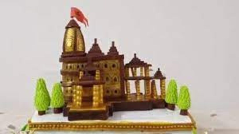  രാമക്ഷേത്രത്തിന്റെ മാതൃകയില്‍ നിര്‍മിച്ച പൂജാ മണ്ഡപത്തിന്റെയും നെക്ലേസിന്റെയും രൂപത്തിലുള്ള കേക്കുകൾ നേരത്തെ ശ്രദ്ധ നേടിയിരുന്നു. അയോധ്യയിലെ രാമക്ഷേത്രത്തിന്റെ ചെറിയൊരു പതിപ്പാണ് പ്രിയങ്ക നിര്‍മിച്ച കേക്ക്.