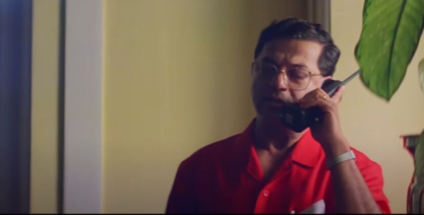  ചിത്രത്തിലെ ഗവര്‍ണര്‍ ഒറിജിനൽ ഗവർണർ ചെന്ന റെഡ്ഡിയെ അസ്വസ്ഥനാക്കി. എങ്കിലും ജയലളിതയുടെ പിന്തുണയുണ്ടായിരുന്ന ചിത്രം പ്രേക്ഷകരുടെയും പ്രീതിയോടെ വമ്പന്‍ വിജയം നേടി. 