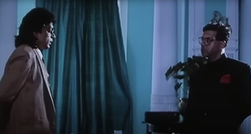  അക്കാലത്തെ തമിഴ്നാട്ടിലെ രാഷ്ട്രീയ സാഹചര്യങ്ങളും കൃത്യമായ സ്വാധീനം ചെലുത്തിയിരുന്നു. തമിഴ്നാട് മുഖ്യമന്ത്രി ജയലളിതയും ഗവര്‍ണര്‍ ചെന്ന റെഡ്ഡിയും തമ്മില്‍ നിലനിന്നിരുന്ന അസ്വാരസ്യങ്ങള്‍ കാതലന്‍ പടത്തില്‍ പരോക്ഷമായി പറഞ്ഞിരുന്നു.