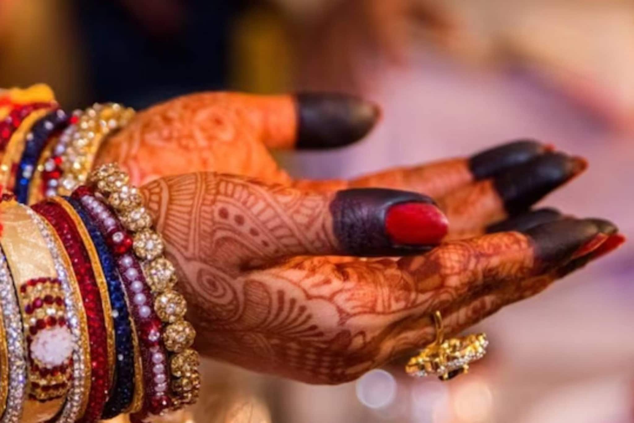 പൂർവവിദ്യാർഥി സംഗമത്തിലൂടെ പ്രണയം; വിവാഹ മുഹൂർത്തമായിട്ടും വരൻ എത്തിയില്ല; വധു പൊലീസ് സഹായം തേടി