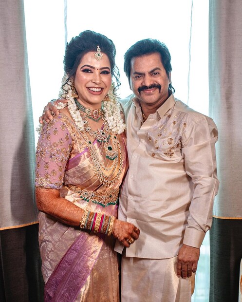  തമിഴ് സിനിമാതാരം റെഡിന്‍ കിംഗ്സ്ലിയും സീരിയല്‍ നടി സംഗീതയും തമ്മിലുള്ള വിവാഹം അടുത്തിടെയാണ് നടന്നത്. ആരാധകർ ഒട്ടും പ്രതിക്ഷിക്കാത്ത ഒരു താര വിവാഹമായിരുന്നു ഇരുവരുടെയും. വിവാഹചിത്രം വന്നപ്പോൾ മാത്രമാണ് ഇങ്ങനെയൊരു കാര്യം സിനിമാലോകം പോലും അറിയുന്നത്.