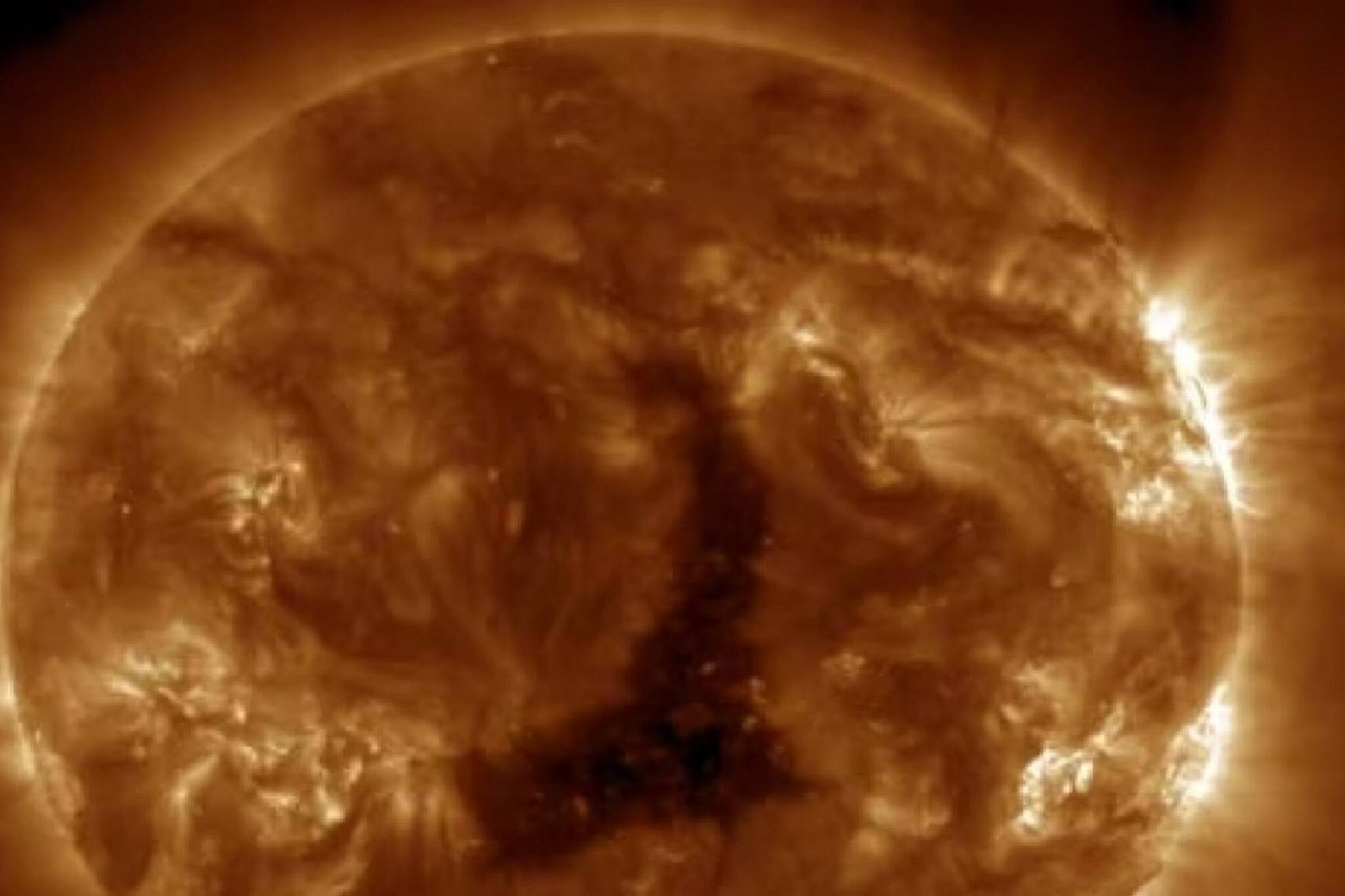 60 ഭൂമിയോളം വലിപ്പമുള്ള സൂര്യനിലെ ഭീമൻ ദ്വാരം; ശാസ്ത്രലോകം ആശങ്കയിൽ