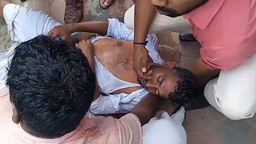  അതേസമയം, പരിക്കേറ്റ തന്റെ പ്രവര്‍ത്തകരെ ആശുപത്രിയിലേക്ക് മാറ്റാതെ പ്രതിഷേധത്തില്‍നിന്ന് പിന്നോട്ടില്ലെന്ന് യൂത്ത് കോണ്‍ഗ്രസ് സംസ്ഥാന അധ്യക്ഷന്‍ രാഹുല്‍ മാങ്കൂട്ടത്തില്‍ പ്രതികരിച്ചു.