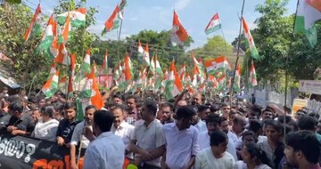 സംസ്ഥാനത്ത് കോൺഗ്രസ് പ്രതിഷേധം സംഘർഷഭരിതം; പലേടത്തും അക്രമാസക്തം: അടിക്കാനില്ലെന്ന് പോലീസ്
