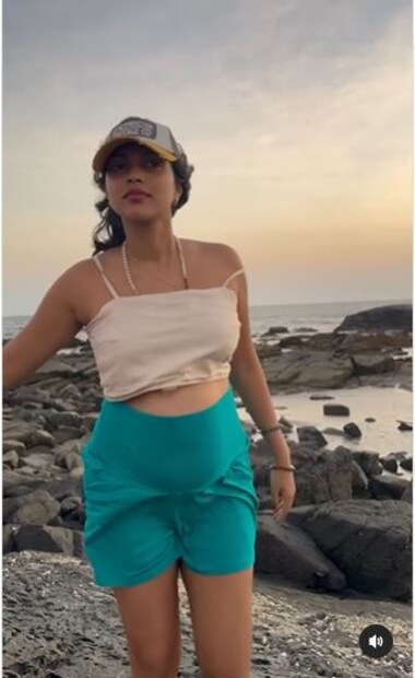  കാലുകൾ മണലിലും ഉപ്പുവെള്ളത്തിലും തൊടുമ്പോൾ അത് ഒരു അത്ഭുത രോഗശാന്തിയായാണ് അനുഭവപ്പെടുന്നതെന്നും താരം പറഞ്ഞു.  ഡോക്ടറുടെ ഉപദേശം പ്രകാരം മാത്രം ഇതു ചെയ്യണമെന്നും അമല മുന്നറിയിപ്പ് നല്‍കി.