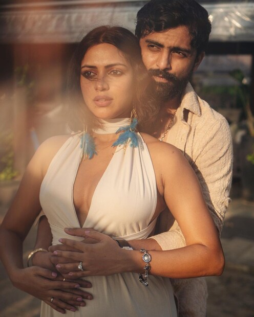  അമ്മയാകാൻ പോകുന്നുവെന്ന സന്തോഷവാര്‍ത്ത കഴിഞ്ഞ ദിവസം മുമ്പാണ് നടി അമല പോള്‍ സോഷ്യല്‍ മീഡിയയിലൂടെ പങ്കുവച്ചത്. പങ്കാളിയുടെയും തന്‍റെയും ചിത്രങ്ങള്‍ പങ്കിട്ടുകൊണ്ടാണ് ആരാധകര്‍ക്കും ഫോളോവേഴ്സിനുമായി സന്തോഷവാര്‍ത്തയും കുറിച്ചത്.