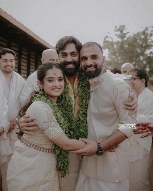  ഗോവിന്ദ് പത്മസൂര്യയുടെയും ഗോപിക അനിലിന്റെയും വിവാഹ ചിത്രങ്ങൾ(Instagram/padmasoorya)