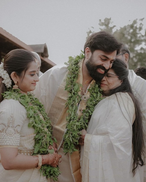  ഗോവിന്ദ് പത്മസൂര്യയുടെയും ഗോപിക അനിലിന്റെയും വിവാഹ ചിത്രങ്ങൾ(Instagram/padmasoorya)