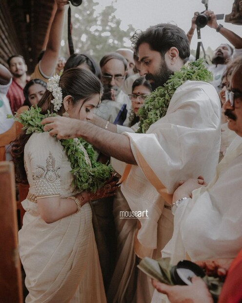  അതേപോലെ സിനിമ സീരിയൽ രംഗത്തെ പ്രേക്ഷകരുടെ ഇഷ്ടതാരമാണ് ഗോപിക അനിൽ.