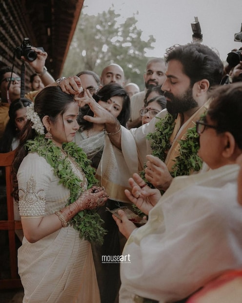  ഇരുവരുടേയും വിവാഹവാർത്തയും വിവാഹ നിശ്ചയവും പ്രേക്ഷകർ ഏറ്റെടുത്തിരുന്നു.