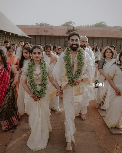 തൃശൂർ വടക്കുംനാഥ ക്ഷേത്രത്തിൽ വച്ചായിരുന്നു വിവാഹം. ഇവിടെ ഗോവിന്ദ് പത്മസൂര്യയുടെയും ഗോപികയുടെയും ബന്ധുക്കൾ മാത്രമാണ് പങ്കെടുത്തത് 