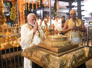 'ഗുരുവായൂരിലെ ദേവ ചൈതന്യം അപാരം' ഓരോ ഇന്ത്യാക്കാരന്‍റെയും സന്തോഷത്തിനും സമൃദ്ധിക്കുമായി പ്രാര്‍ത്ഥിച്ചു; പ്രധാനമന്ത