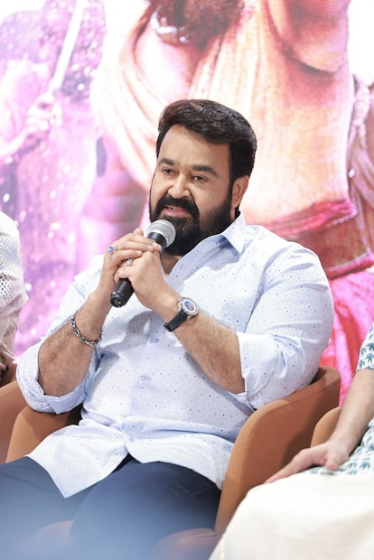  സൊണാലി കുൽക്കർണി, ഹരീഷ് പേരടി, ഡാനിഷ് സെയ്ത്, മനോജ് മോസസ്, കഥ നന്ദി, മണികണ്ഠൻ ആചാരി തുടങ്ങി നിരവധി താരങ്ങളാണ് ചിത്രത്തിൽ പ്രധാന വേഷങ്ങളിലെത്തുന്നത്. ഷിബു ബേബി ജോൺ, അച്ചു ബേബി ജോൺ എന്നിവരുടെ നേതൃത്വത്തിലുള്ള ജോൺ ആൻഡ് മേരി ക്രിയേറ്റിവിസ്, കൊച്ചുമോന്റെ ഉടമസ്ഥതയിലുള്ള സെഞ്ച്വറി ഫിലിംസ്, അനൂപിന്റെ മാക്സ് ലാബ്, വിക്രം മെഹ്‌റ, സിദ്ധാർഥ് ആനന്ദ് കുമാർ എന്നിവരുടെ ഉടമസ്ഥയിലുള്ള സരിഗമ ഇന്ത്യാ ലിമിറ്റഡ് എന്നിവരാണ് ചിത്രത്തിന്റെ നിർമ്മാതാക്കൾ.