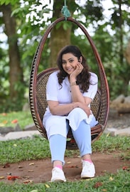 സൂപ്പർ ഹിറ്റ് നായിക: മലയാള സിനിമയിൽ 40 വർഷം പൂർത്തിയാക്കി നടി മീന