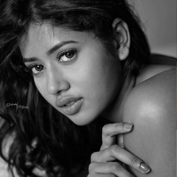  എന്നാൽ വീഡിയോ സമൂഹ മാധ്യ,മങ്ങളിൽ ചർച്ചയായതോടെ ഈ പെൺകുട്ടി ആരെന്നായിരുന്നു ആളുകളുടെ സംശയം. രാം ഗോപാൽ വർമയുടെ അടുത്ത സിനിമയിലെ നായികയായി ഈ കുട്ടിയെ ഇനി കാണാമെന്നും കമന്റുകൾ വന്നു.