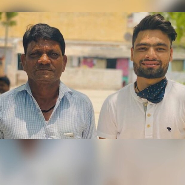  ഇപ്പോഴിതാ അച്ഛന് ഗംഭീര സമ്മാനം ഒരുക്കിയിരിക്കുകയാണ് താരം. മൂന്ന് കോടി രൂപയാണ് ഇന്ത്യയുടെ പുതിയ ബാറ്റിങ് സെന്‍സേഷന്‍ റിങ്കു സിങ്ങിന് ഉത്തര്‍പ്രദേശ് സര്‍ക്കാര്‍ പാരിതോഷികം പ്രഖ്യാപിച്ചത്. ആ പണം ഉപയോഗിച്ച് തന്റെ പിതാവിന് കാര്‍ വാങ്ങി നല്‍കാന്‍ പോവുകയാണ് താരം.