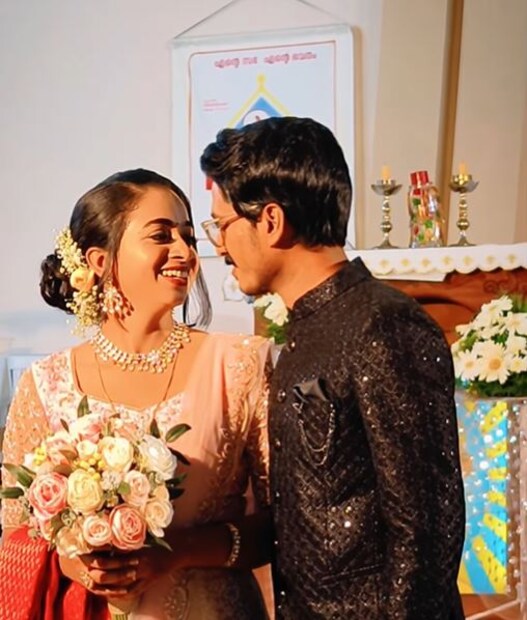  സ്നേഹ അഭിനയിച്ച കരിക്കിന്‍റെ ഹിറ്റ് സീരിസായ സാമര്‍ത്ഥ്യശാസ്ത്രത്തിന്‍റെ ക്യാമറാമാനായിരുന്നു അഖില്‍ സേവ്യര്‍. ഇതിന്‍റെ ചിത്രീകരണ വേളയിലാണ് ഇരുവരും സുഹൃത്തുകളായത്.