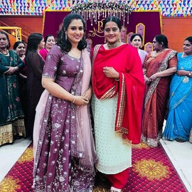 Bhagya Suresh | ഭാഗ്യാ സുരേഷ് ഗോപിയുടെ വിവാഹാഘോഷ വേദിയിലെ 'യുവസുന്ദരി'! ചിത്രങ്ങളിൽ ഏറെ ശ്രദ്ധനേടുന്ന മുഖം ഇതാ