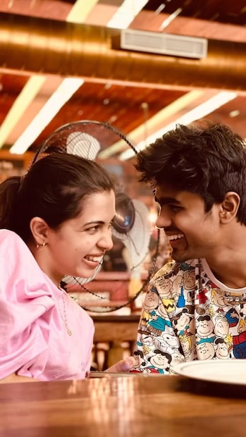 കഴിഞ്ഞ കുറച്ചു നാളുകളായി ദിയയുടെ എല്ലാ ഉദ്യമങ്ങൾക്കും അശ്വിൻ ഗണേഷ് പിന്തുണയുമായി ഒപ്പമുണ്ട്. അത് ഇൻസ്റ്റഗ്രാം റീൽസ് ആയാലും യാത്രകളായാലും ഒകെ അങ്ങനെ തന്നെ. ഒടുവിൽ പ്രണയത്തിലാണ് എന്ന വിവരവും ദിയ സമ്മതിച്ചു 