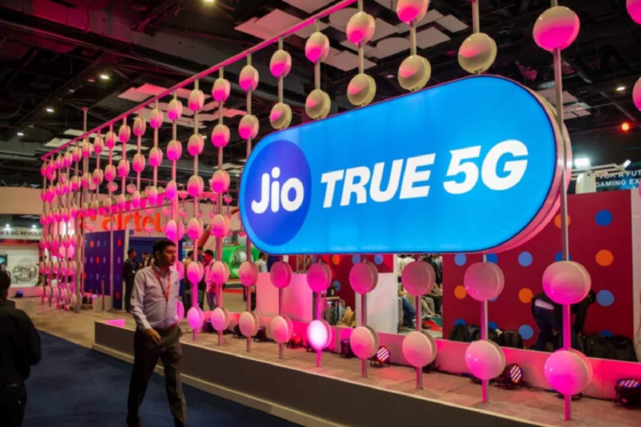 ലോകത്തിലെ ഏറ്റവും വലിയ മൊബൈൽ ഓപ്പറേറായി റിലയൻസ് ജിയോ; ഡാറ്റാ ട്രാഫിക്കിൽ ചൈന മൊബൈലിനെ മറികടന്നു